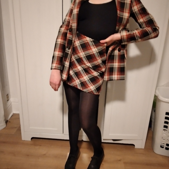 Suit and skirt set - Picture 4 of 6